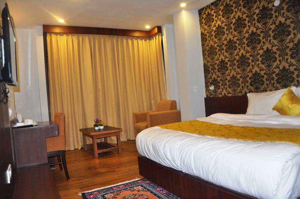 The Golden Crest Hotel Гангток Екстериор снимка