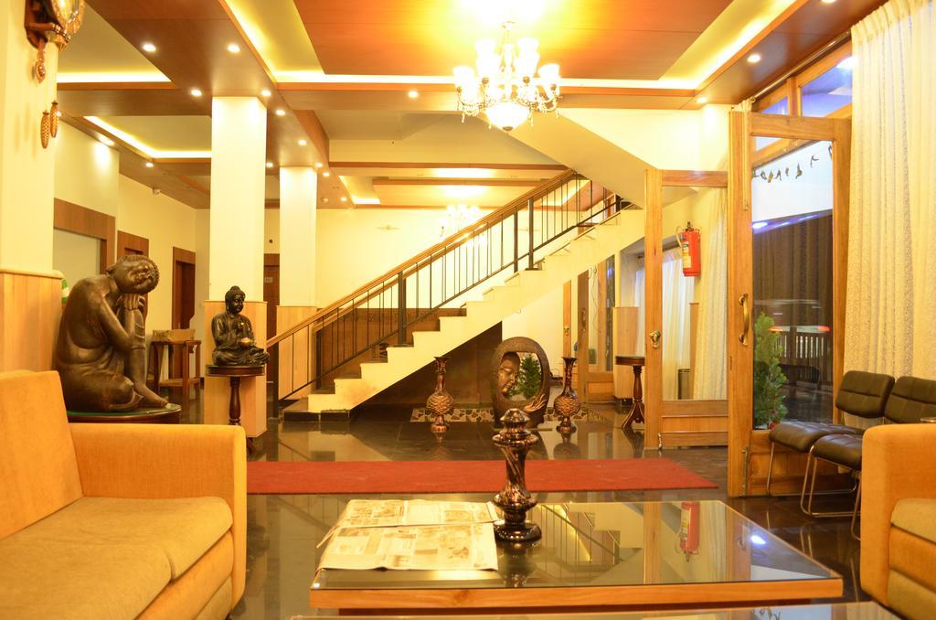 The Golden Crest Hotel Гангток Екстериор снимка