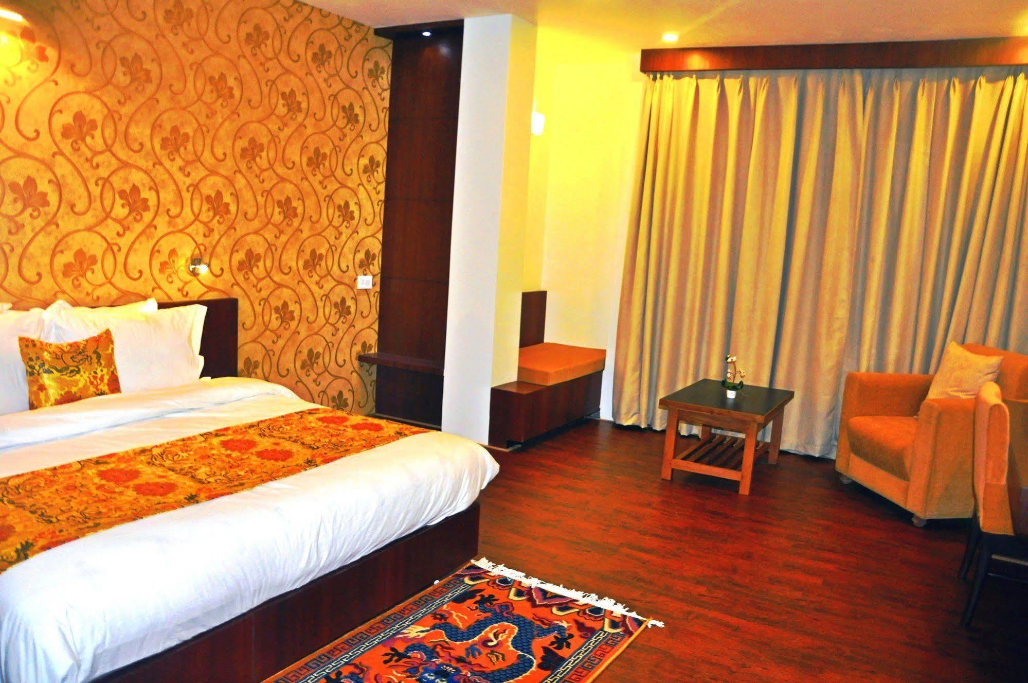 The Golden Crest Hotel Гангток Екстериор снимка