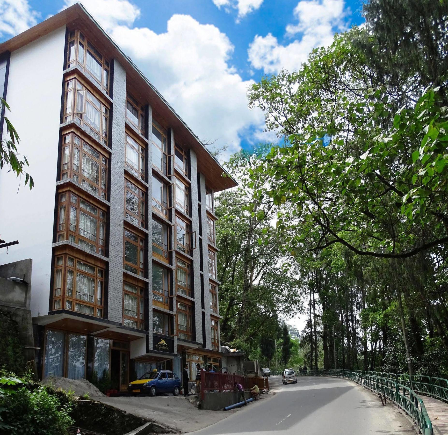 The Golden Crest Hotel Гангток Екстериор снимка