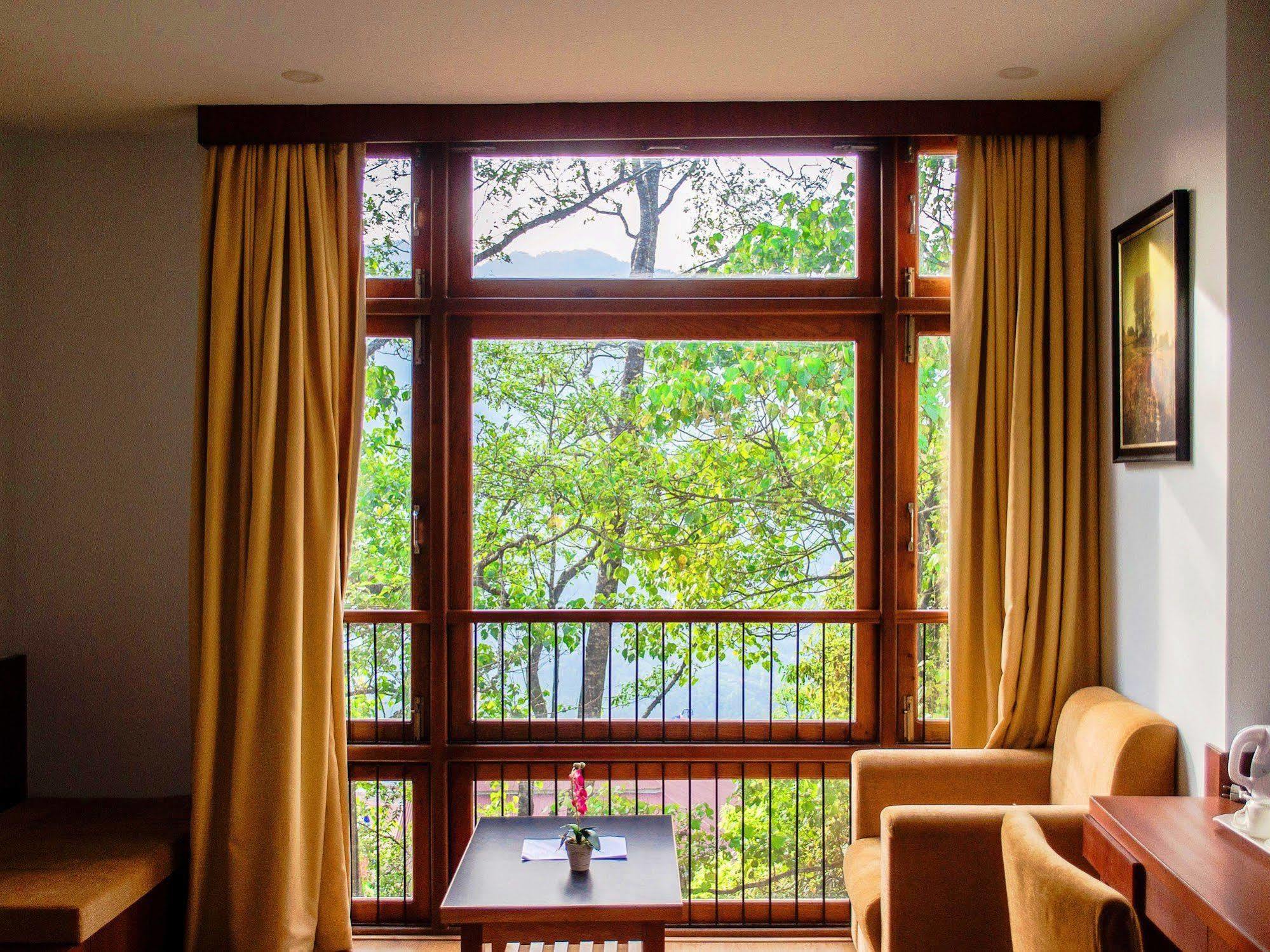 The Golden Crest Hotel Гангток Екстериор снимка