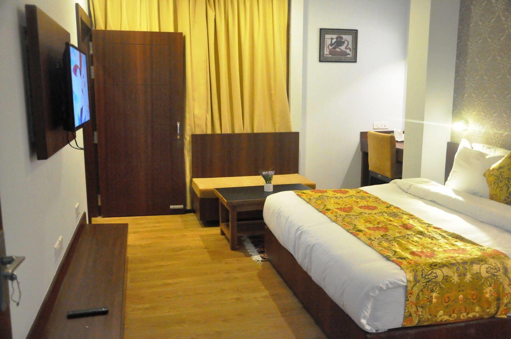 The Golden Crest Hotel Гангток Екстериор снимка