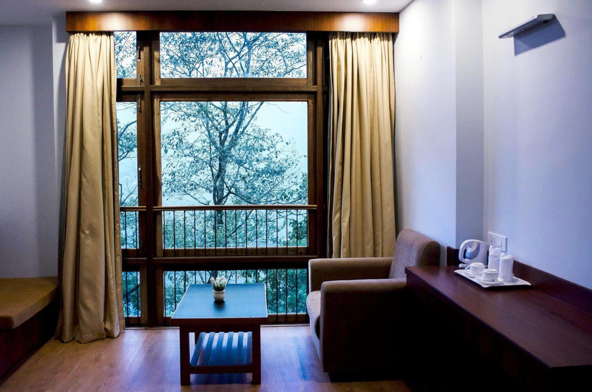 The Golden Crest Hotel Гангток Екстериор снимка