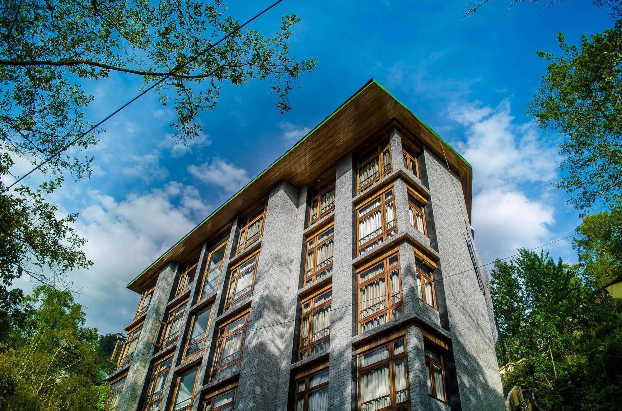 The Golden Crest Hotel Гангток Екстериор снимка