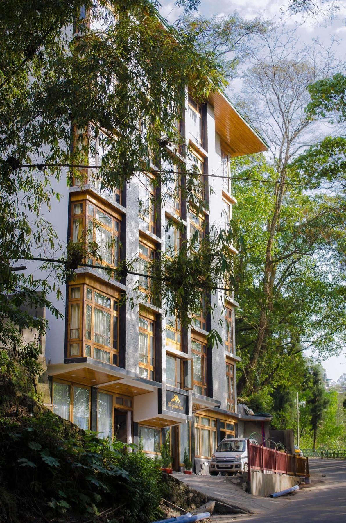 The Golden Crest Hotel Гангток Екстериор снимка