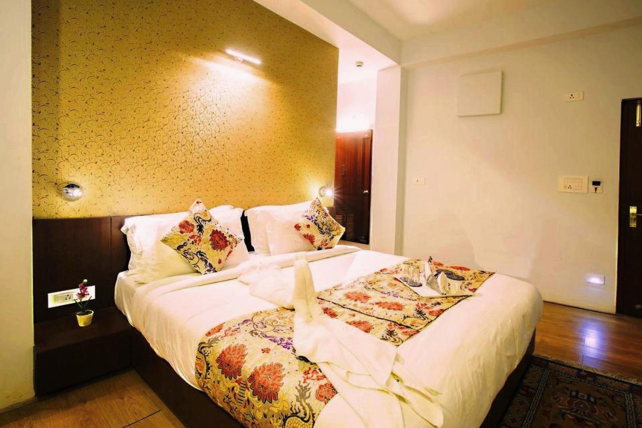 The Golden Crest Hotel Гангток Екстериор снимка